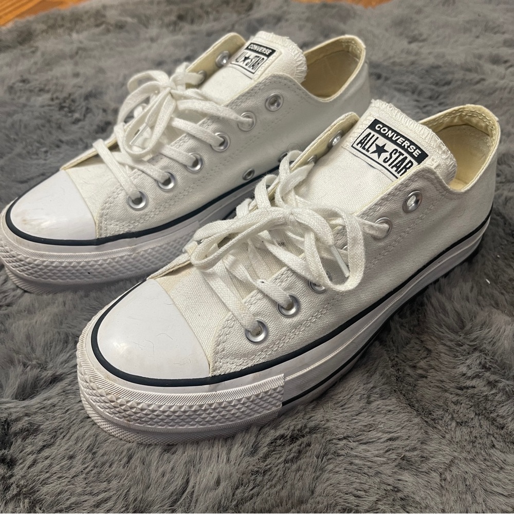 Converse Women’s 7 Low Top Platform White